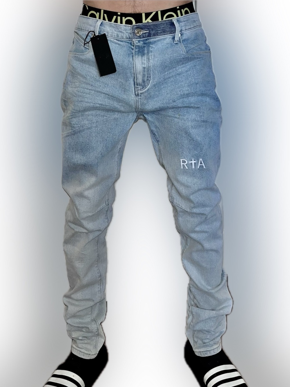 RtA nwt Light Wash Slim Men’s 32 Jeans with White Embroidered Logo